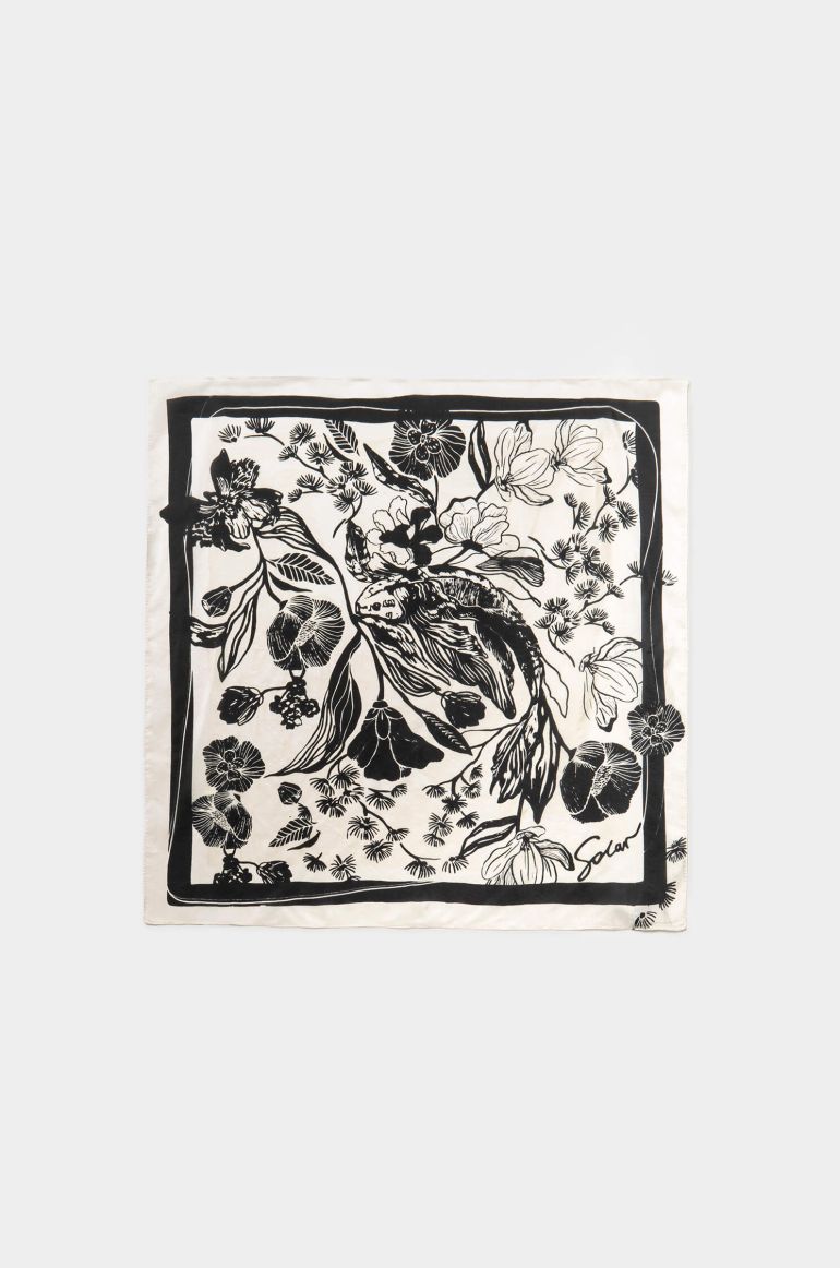 Jedwabna apaszka z kwiatowym printem