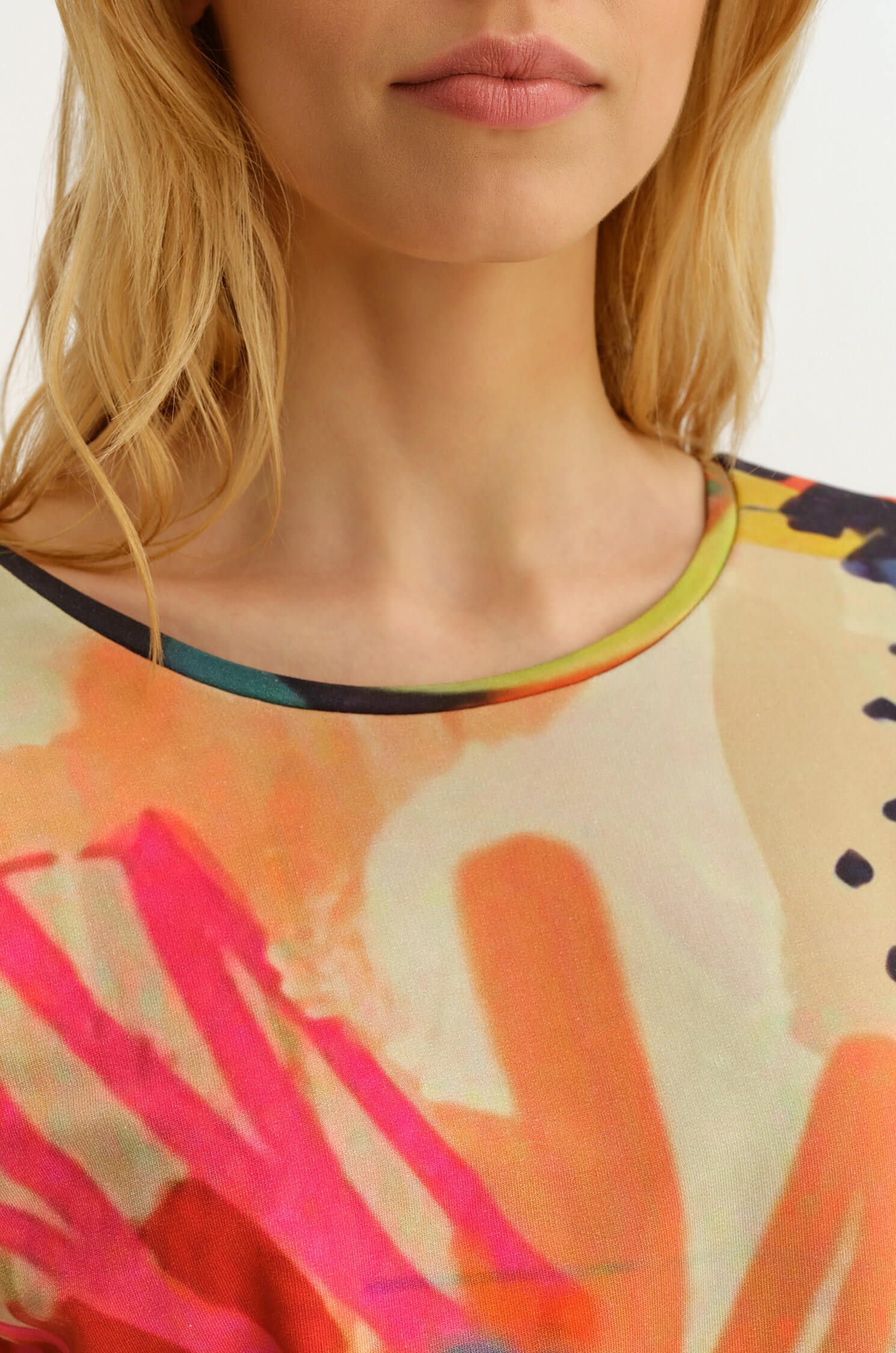 Trykotowa bluzka z kolorowym printem Solar Obraz 5